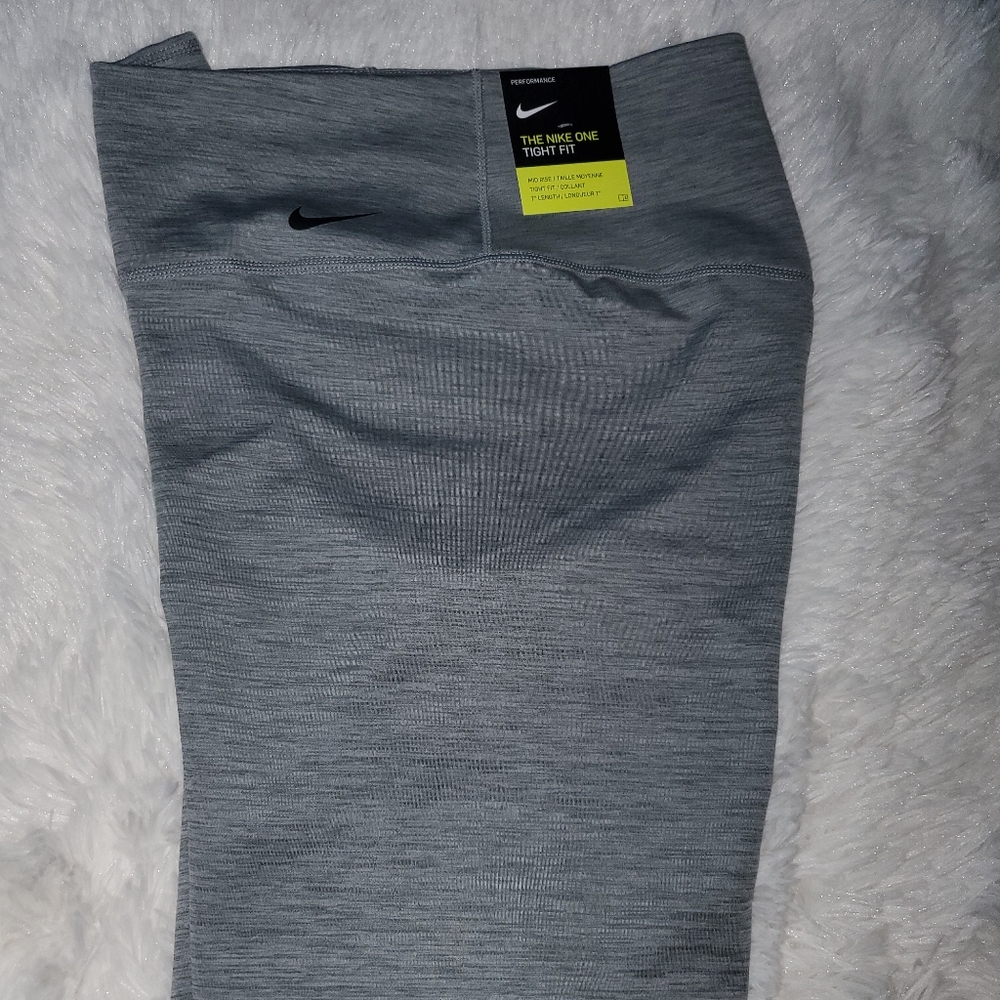 Nike - Picture 2 of 3